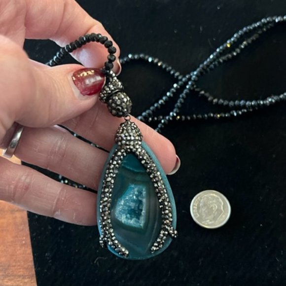 Park Lane very long Blue Agate natural gemstone with crystals - Picture 3 of 4